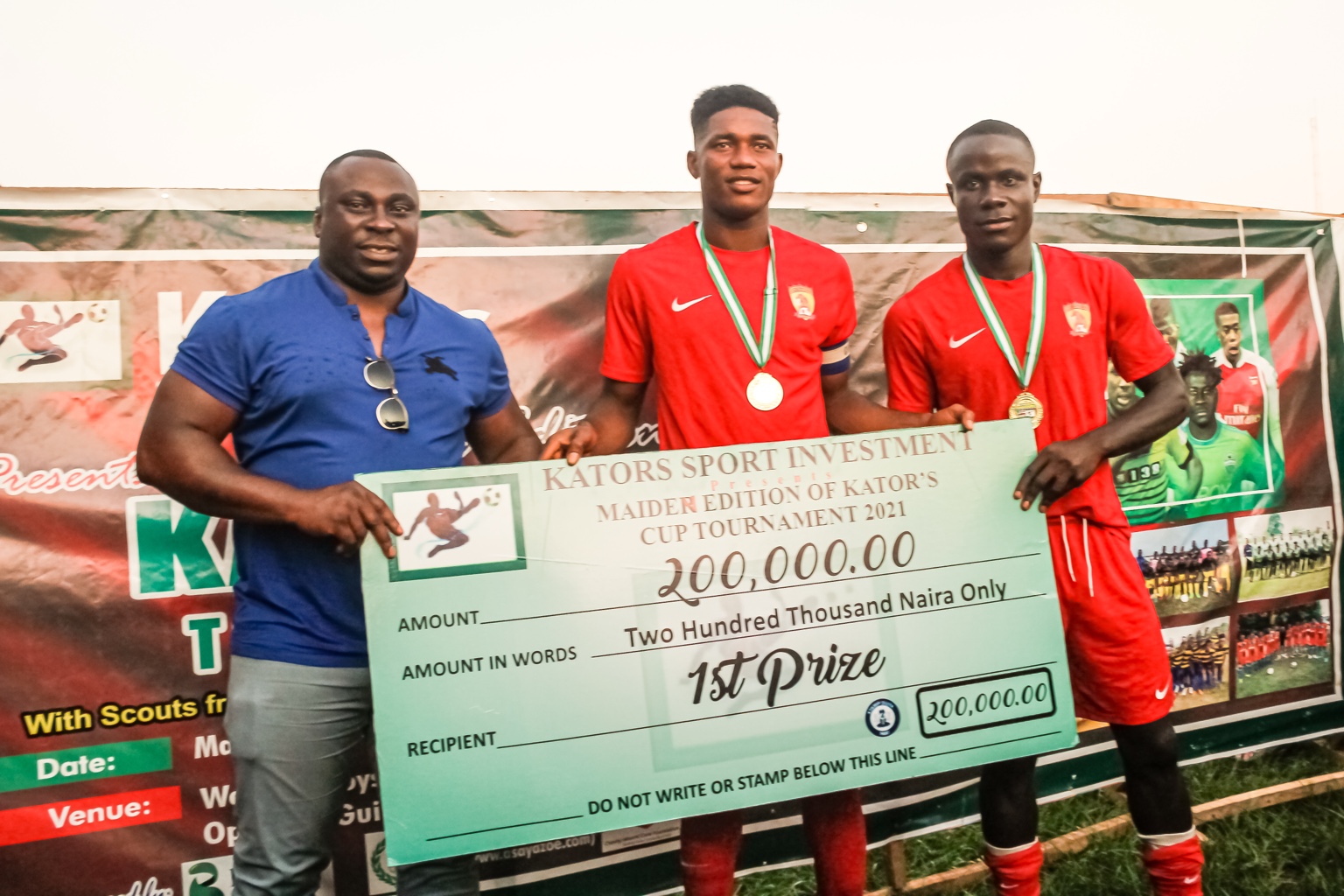 Players receive a tournament prize cheque